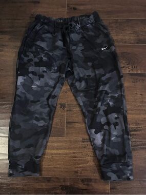 Nike Sportswear Club Fleece Women's Camouflage Joggers Medium